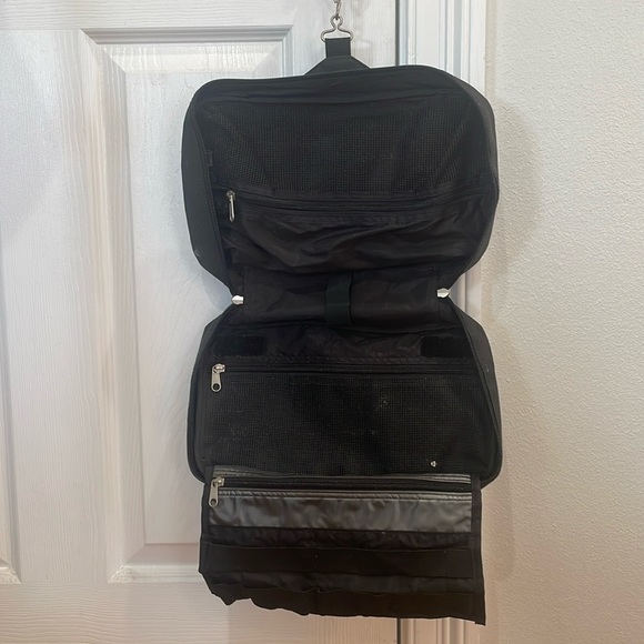 Cosmetic toiletry travel organizer double zipper compartments pockets hanger - Picture 2 of 11